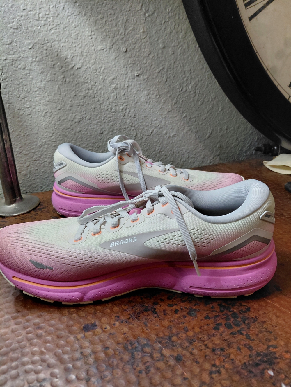 Brooks Sz. 10.5 Grey/Coconut/Fuchsia Ghost 15 Running Shoe - Picture 10 of 16
